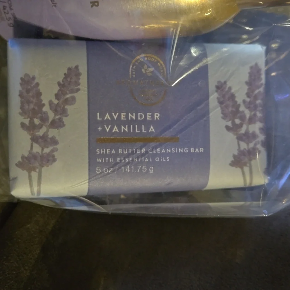 Bath and Body Works Aromatherapy Lavendar set - Picture 2 of 5
